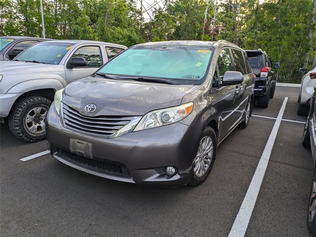 2017 Toyota Sienna XLE 7 Passenger