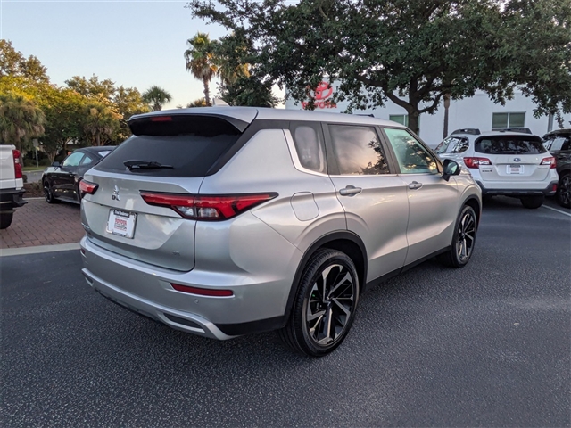 2022 Mitsubishi Outlander SE