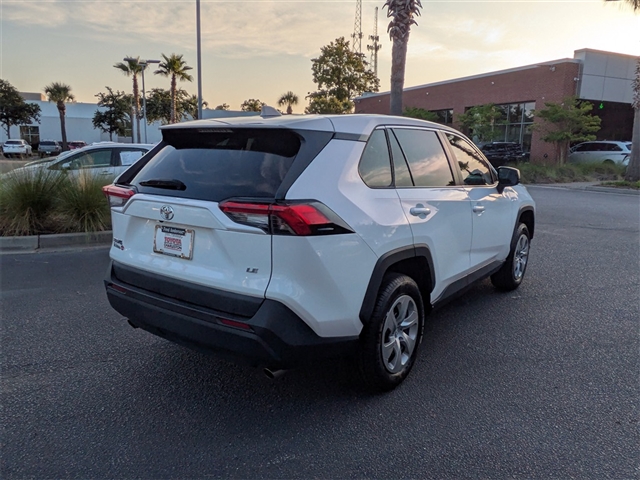 2022 Toyota RAV4 LE