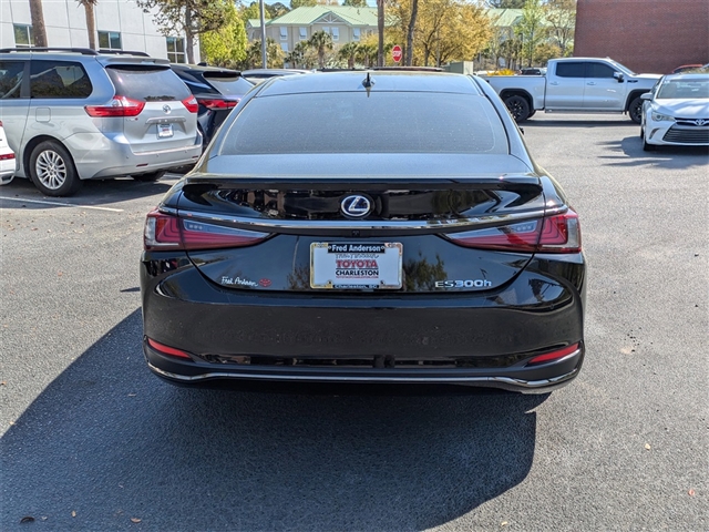 2022 Lexus ES 300h F SPORT
