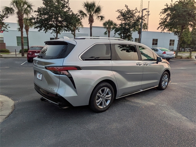 2024 Toyota Sienna Platinum 7-Passenger