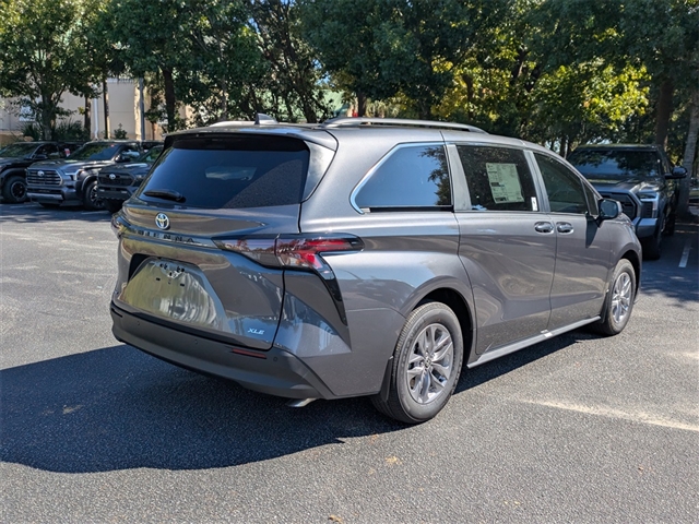 2025 Toyota Sienna XLE 7-Passenger