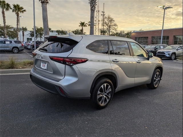 2024 Toyota Highlander LE