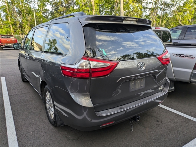 2017 Toyota Sienna XLE 7 Passenger