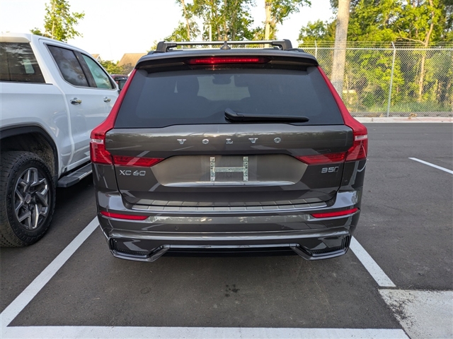 2022 Volvo XC60 B5 R-Design