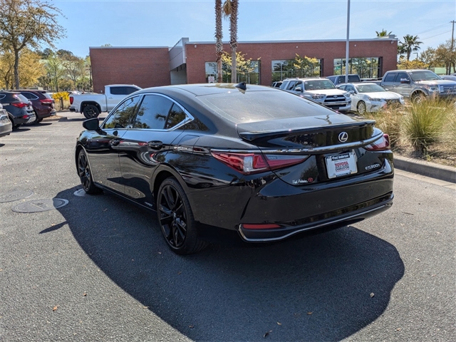 2022 Lexus ES 300h F SPORT