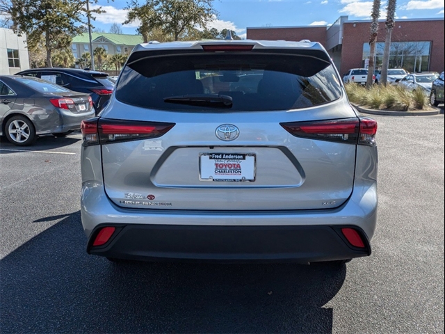 2024 Toyota Highlander LE
