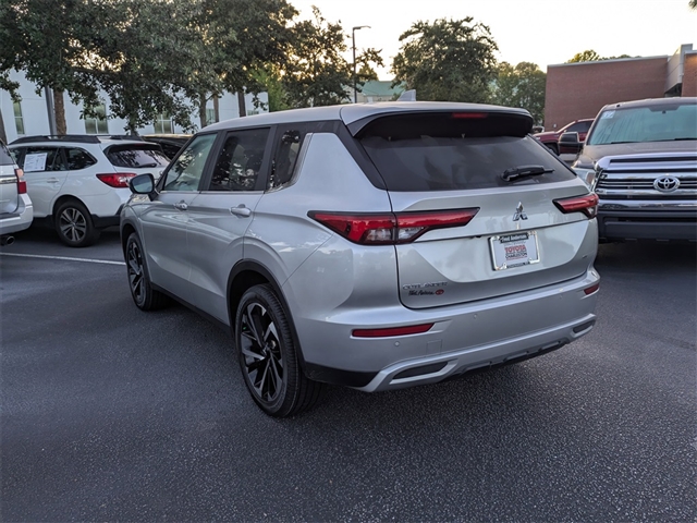2022 Mitsubishi Outlander SE