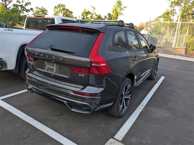 2022 Volvo XC60 B5 R-Design