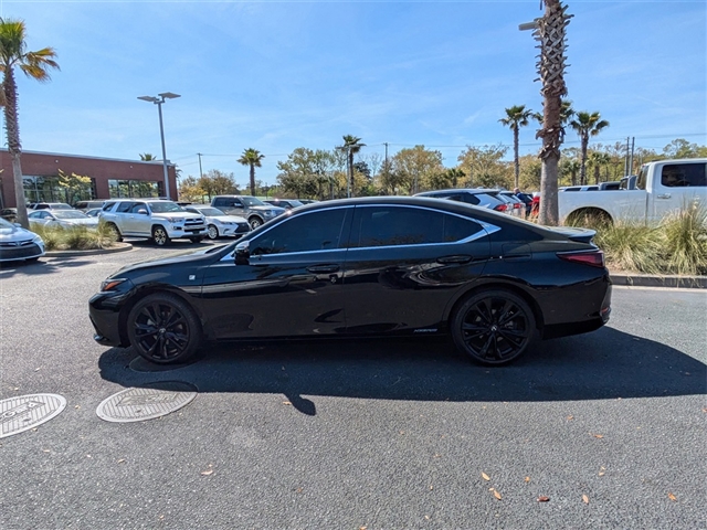 2022 Lexus ES 300h F SPORT