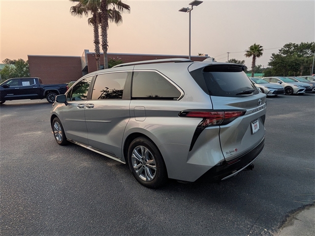 2024 Toyota Sienna Platinum 7-Passenger