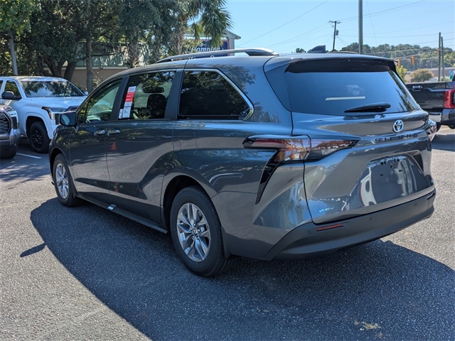 2025 Toyota Sienna XLE 7-Passenger
