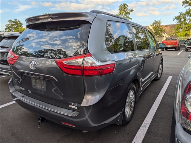 2017 Toyota Sienna XLE 7 Passenger