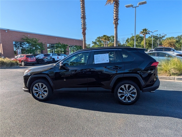 2022 Toyota RAV4 XLE Premium
