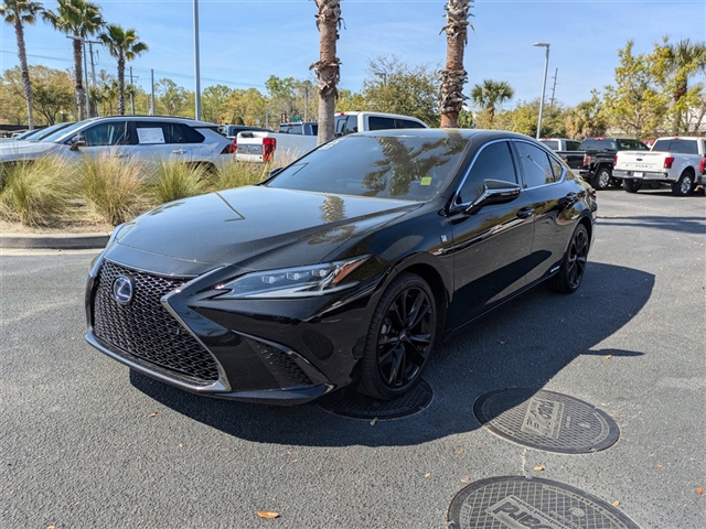 2022 Lexus ES 300h F SPORT