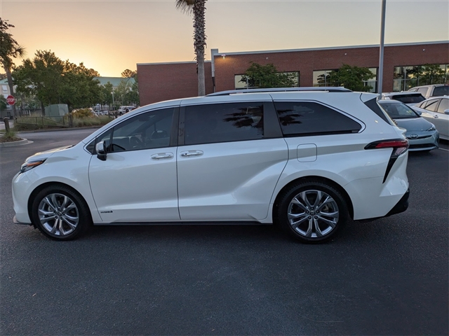 2021 Toyota Sienna Platinum 7-Passenger