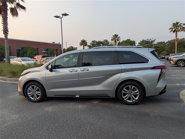 2024 Toyota Sienna Platinum 7-Passenger