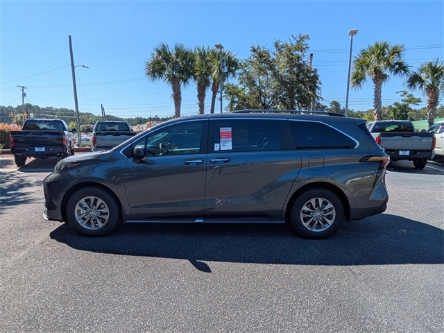 2025 Toyota Sienna XLE 7-Passenger