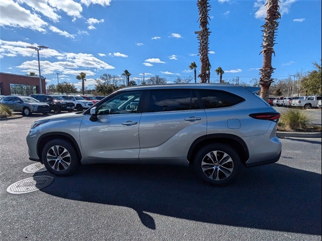 2024 Toyota Highlander LE