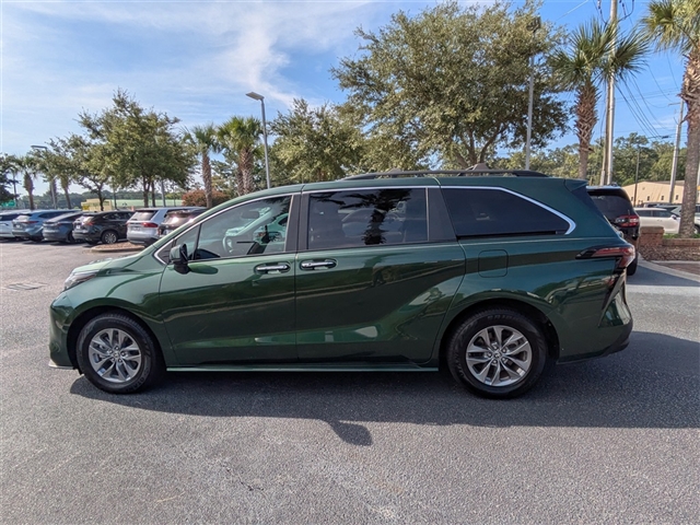 2023 Toyota Sienna XLE