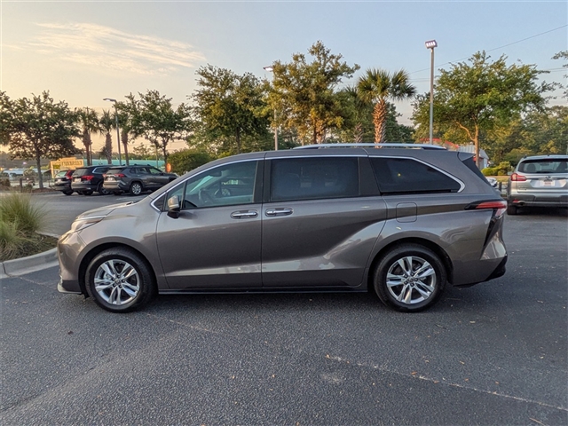 2022 Toyota Sienna Limited 7-Passenger
