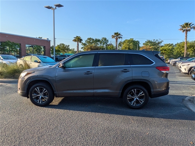 2017 Toyota Highlander LE
