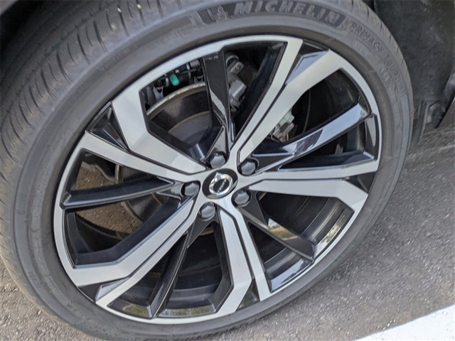 2022 Volvo XC60 B5 R-Design