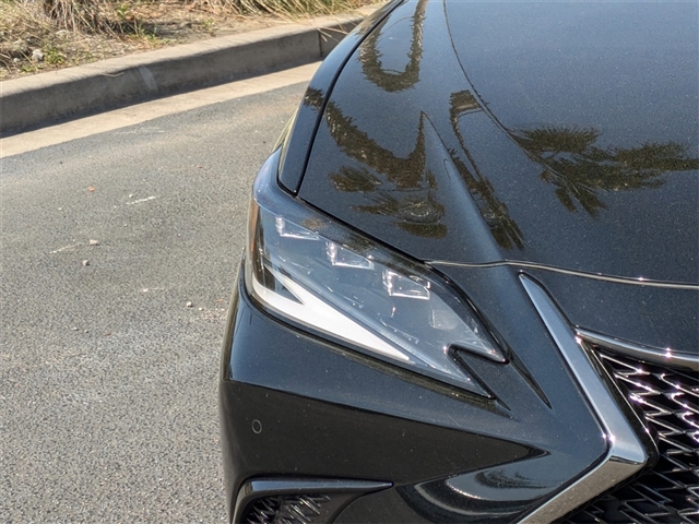 2022 Lexus ES 300h F SPORT