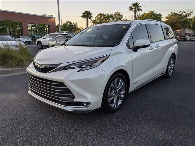 2021 Toyota Sienna Platinum 7-Passenger