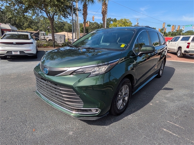2023 Toyota Sienna XLE