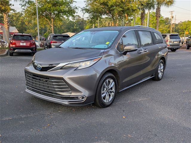 2022 Toyota Sienna Limited 7-Passenger