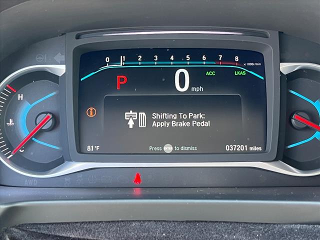2022 Honda Pilot Touring w/Rear Captain's Chairs