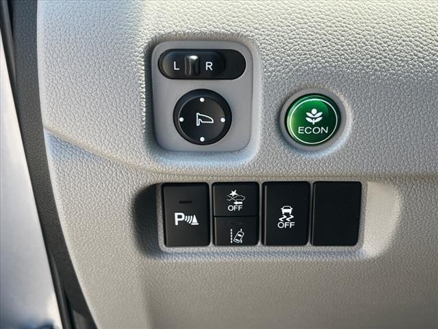 2022 Honda Pilot Touring w/Rear Captain's Chairs
