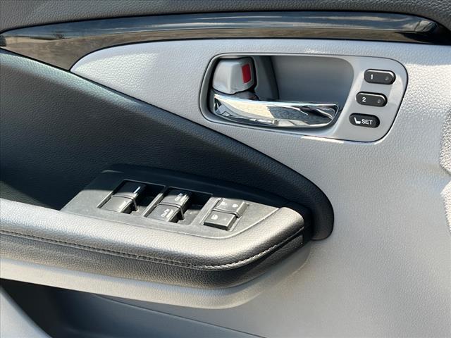 2022 Honda Pilot Touring w/Rear Captain's Chairs
