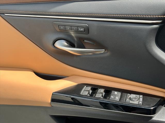 2023 Lexus ES 300h Base