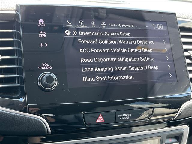 2022 Honda Pilot Touring w/Rear Captain's Chairs