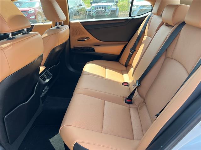 2023 Lexus ES 300h Base