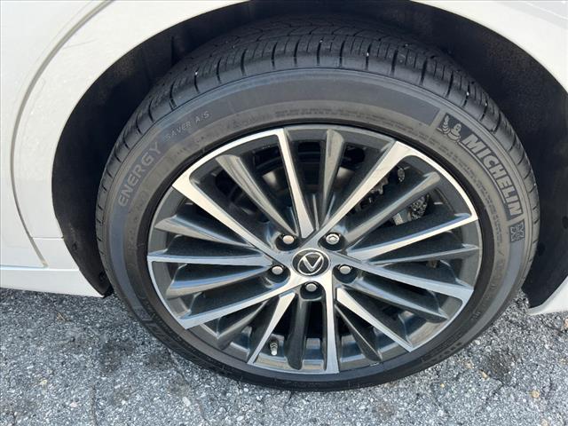 2023 Lexus ES 300h Base