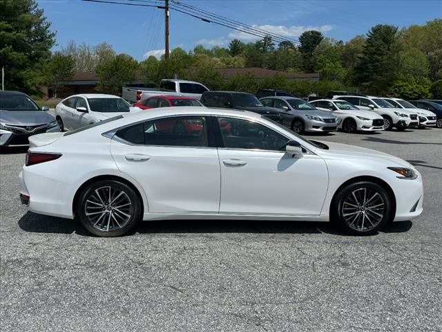 2023 Lexus ES 300h Base