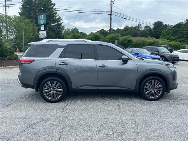 2022 Nissan Pathfinder SL