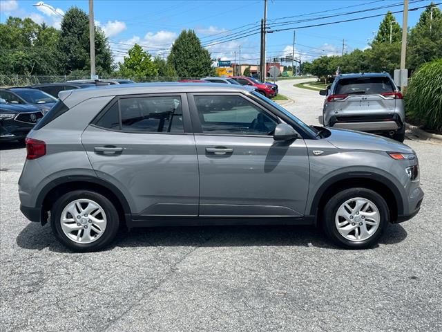 2022 Hyundai VENUE SE