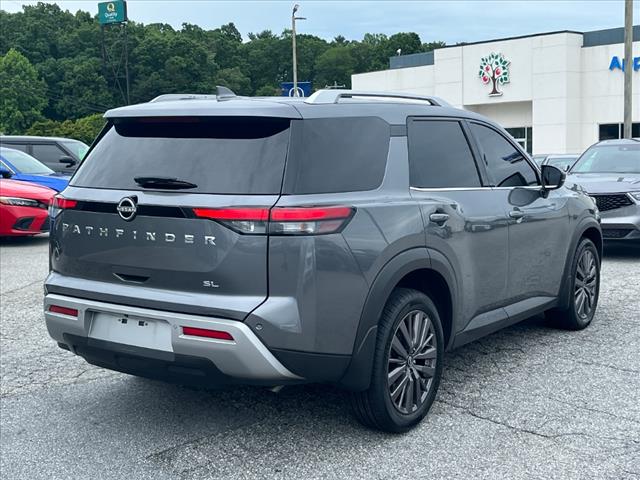 2022 Nissan Pathfinder SL
