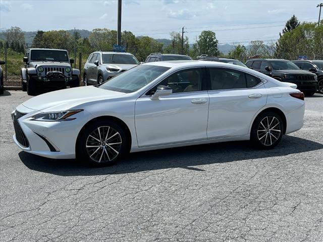 2023 Lexus ES 300h Base
