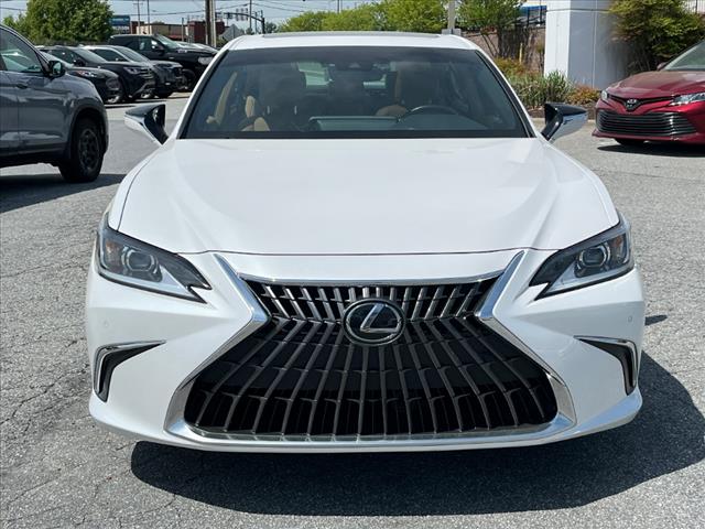 2023 Lexus ES 300h Base