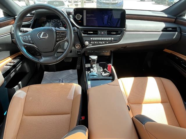 2023 Lexus ES 300h Base