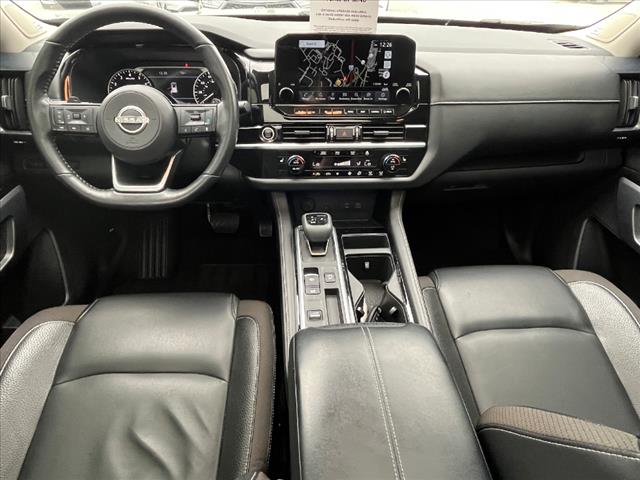 2022 Nissan Pathfinder SL