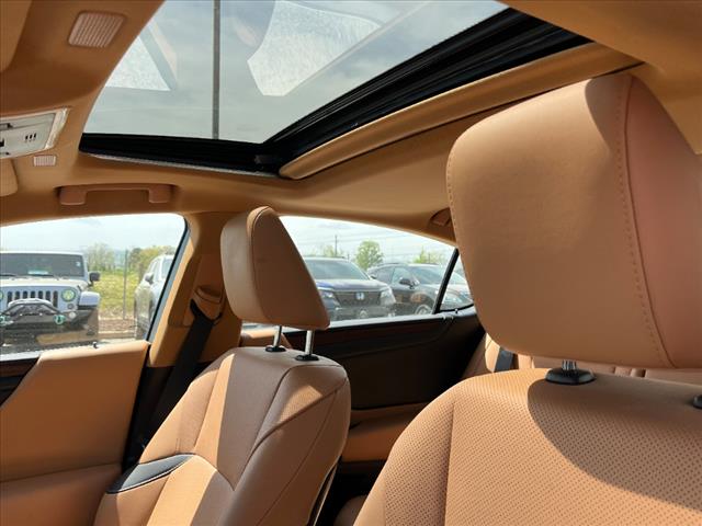 2023 Lexus ES 300h Base