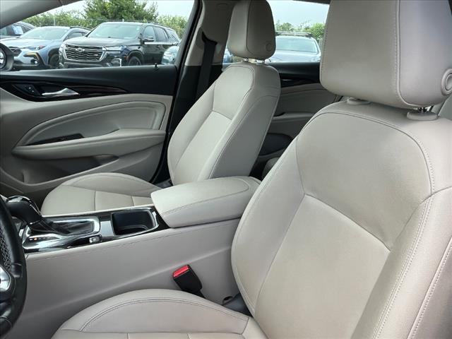 2019 Buick Regal TourX Essence