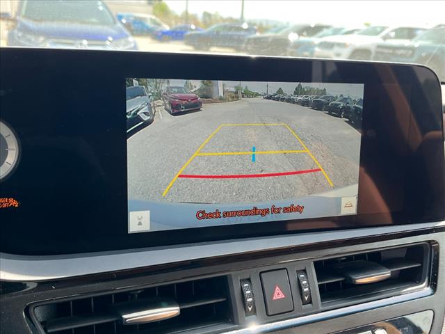 2023 Lexus ES 300h Base