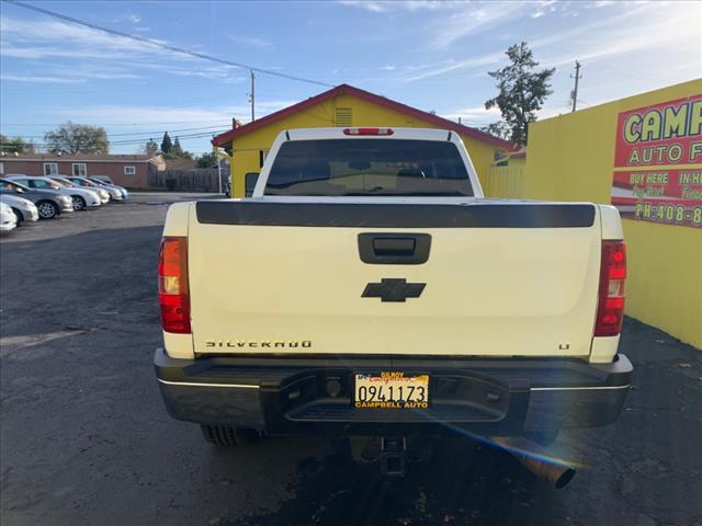 2011 Chevrolet Silverado 2500HD LT photo 3